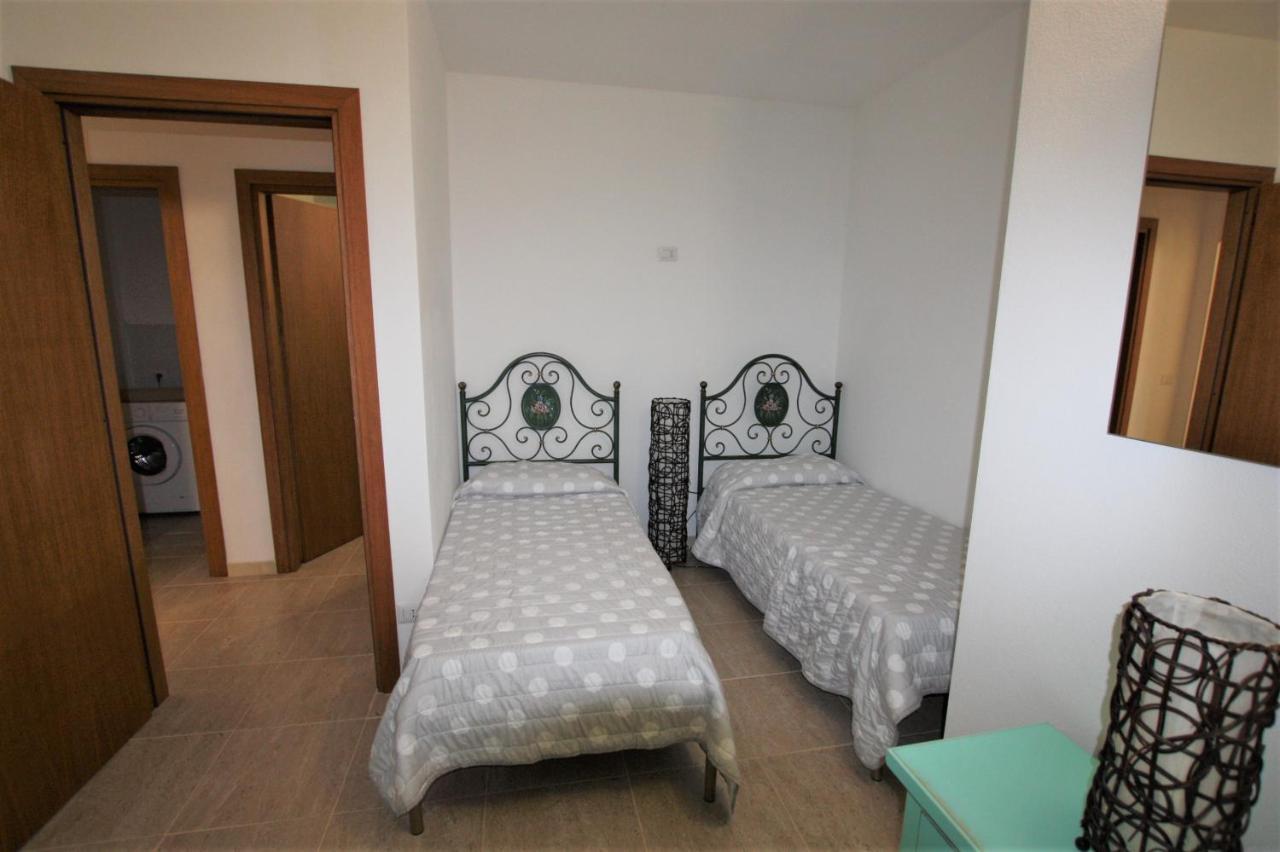 Shr Badesi Apartment Luaran gambar